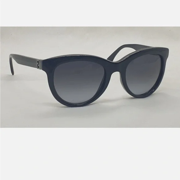 Fendi Sunglasses Black - Picture 1 of 4